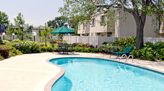 1st Lake Apartments in New Orleans, Louisiana